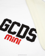 אבזר GCDS שמיכת לוגו לתינוק לתינוק צבע קרם ילדים 0028655 - Image 3