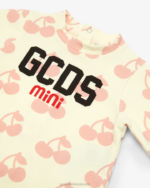 הַלבָּשָׁה GCDS חליפת משחק דובדבן לתינוק לבן/ורוד ילדים 0028589 - Image 3